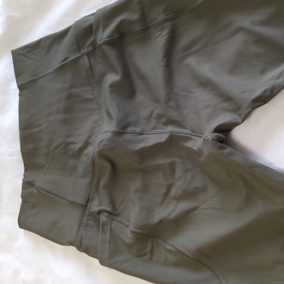 Halara Patitoff Pet Hair Resistant Leggings - Picture 8 of 11